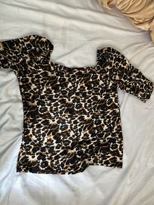 Leopard Print Puff Sleeve Top