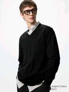 UNIQLO V-neck sweater