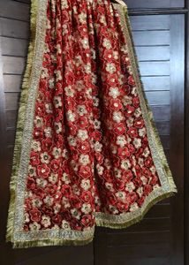Mata Rani Embroidered Golden Lace Chunri