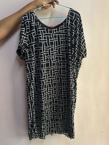 Stylish Black & White Graphic Print Tunic Top