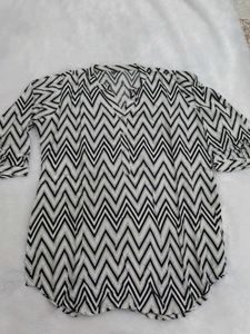 Chic Black & White Chevron Print Top