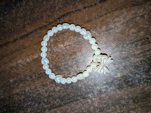 Charming Pearl Bracelet with Bow Accent