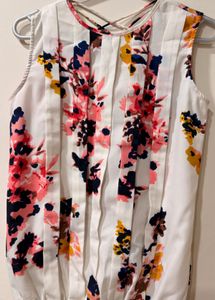 Rare Floral Sleeveless Pleated blouson
