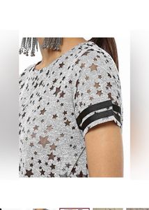 Vero ModaTextured Crew-Neck T-shirt with Panel Sty