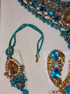 Blue Colore Necklace With Hair Pin