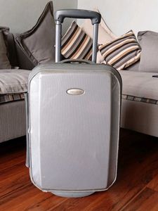 Samsonite Grey Suitcase-Cabin size