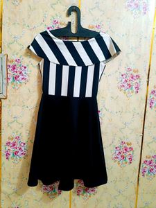 🇳🇿💫🎀Chic Striped &amp; Black Fit and Flare Dress