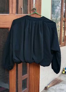 Chic Black Cropped  Top