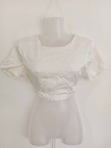 Chic White Cropped Top