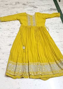Elegant Yellow Kurta with Embellishments