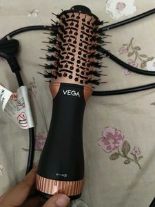 VEGA Volumizing Hair Dryer Brush