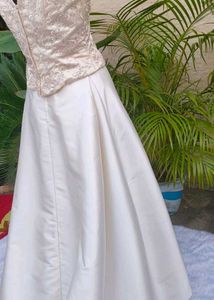 Elegant Embroidered skirt with jacket set