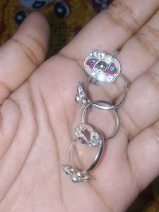 anti tanish 4 silver colour toe ring