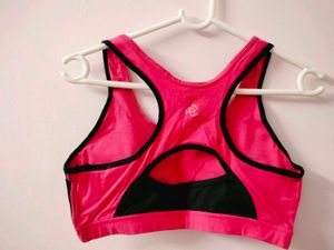 SPORTS BRA (It's almost NEW without