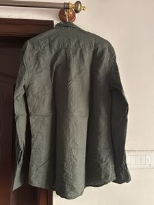 Men's Solid Color Button-Down Shirt