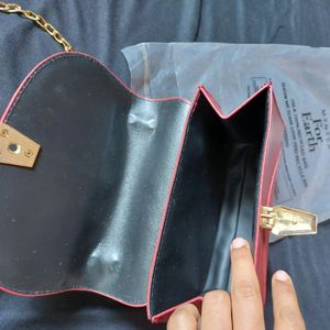 Elegant Sling Bag With Chain