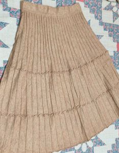 Tiered woollen middi Skirt🪩