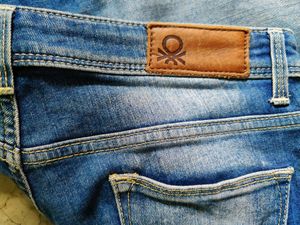 skinny fit jeans