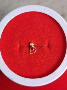 Elegant Gold Nose Pin