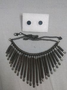 Black Metal Necklace  And Small Gift