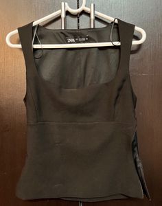 Chic Black Square Neck Sleeveless Top