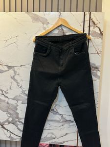 Chic Black Denim Jeans, Waist-38 Strechable