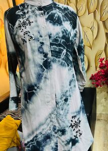 Stylish Tie-Dye Kurta with Embellishments