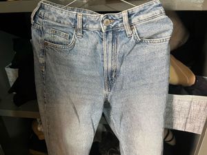 Ripped Light Wash Jeans straight fit
