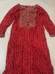red bandhni kurti