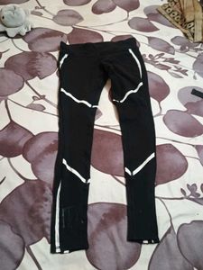 Alo Yoga Black Leggings with White Accents
