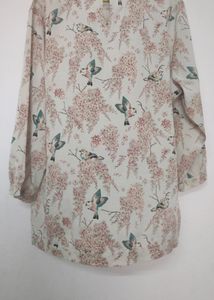 Pretty Top With Beautiful Parrot Prints