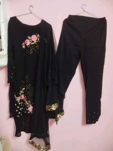 Elegant Black Kurta Set with Floral Embroidery