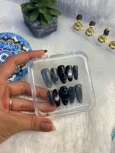 Press On Nails - Black &amp; Grey cat-eye set