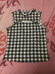 Chic Houndstooth Cut-out Tank Top