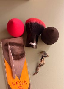 Makeup Blender Sponges &amp; Tweezers