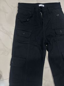 Black Cargo Pants - Trendy &amp; Comfy
