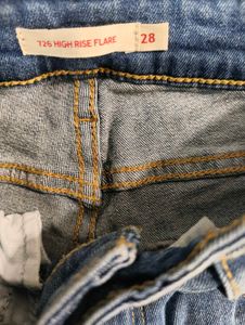 Levi's Women's classic Blue Flared Jeans