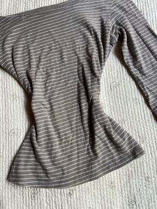 stripped off shoulder 90s top
