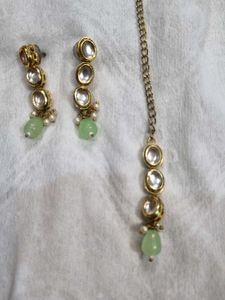 Elegant Kundan Maang Tikka & Earring Set