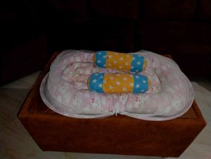 baby bed with mosquito net set and pillows