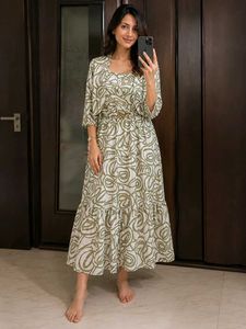 Stylish Tiered Maxi Dress with Jacket - L Size