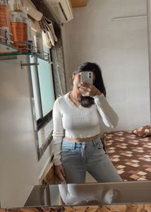 Chic White Ribbed Cropped Top