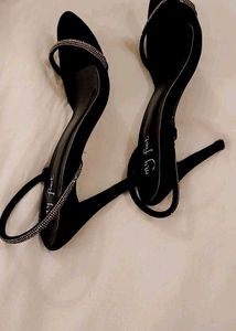 Elegant Black Heels with Rhinestones
