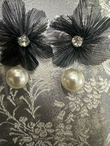 Floral Black Pearl Earrings