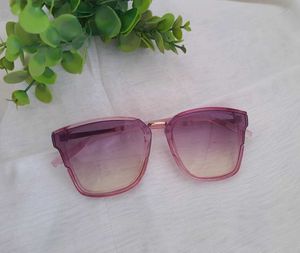 Stylish Gradient Sunglasses – Chic & Lightweight