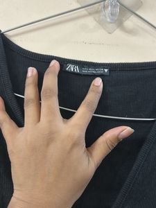 Zara Black Ribbed V-Neck Crop Top