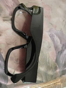 Chic Black Framed Sunglasses