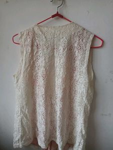 Chic White Lace Sleeveless Vest