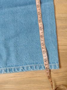 Classic Light Wash straight Leg Jeans