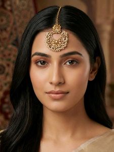 Elegant Pearl Maang Tikka